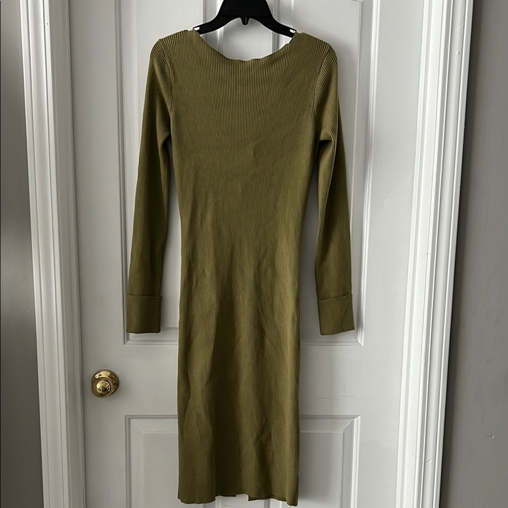 Le’ Glacé Green Sheath Dress Long Sleeve Crew Neck